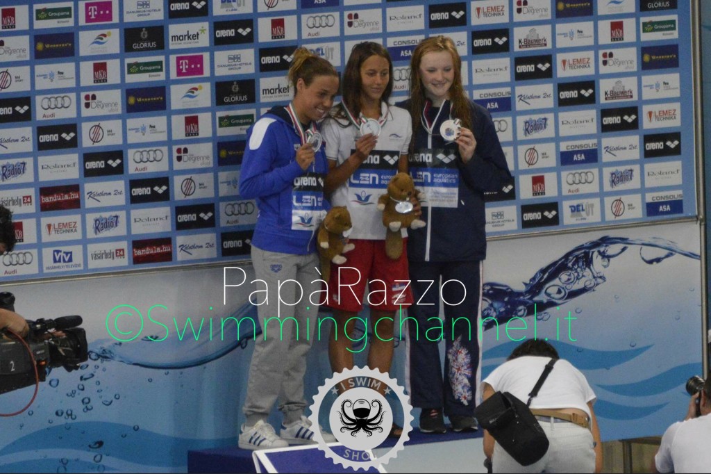 Anna Pirovano - podio 400 misti Eurojunior 2016 - PH. PapàRazzo - Swimmingchannel.it